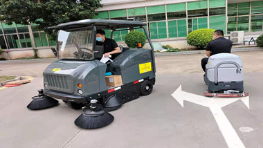 驾驶式扫地车：：打造更清洁康健天下！！