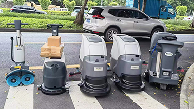 手推式洗地神秘怎么使用呢？？（手推式洗地机较量好的使用要领）